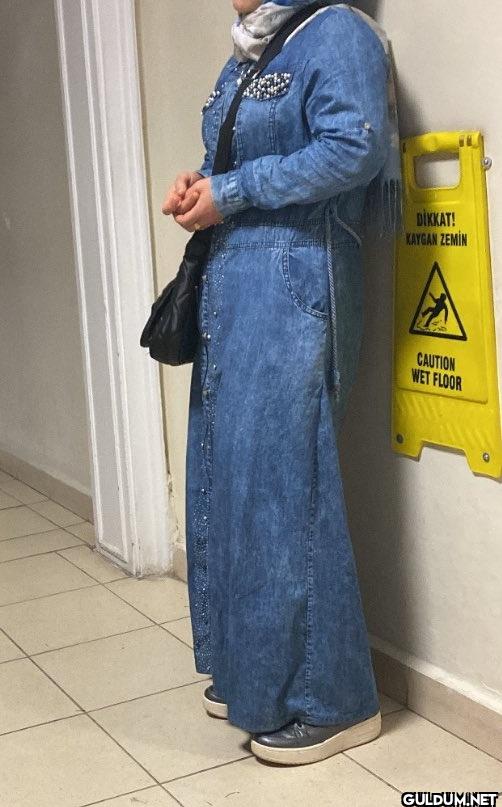 kot pardesülü kadın  sabah...
