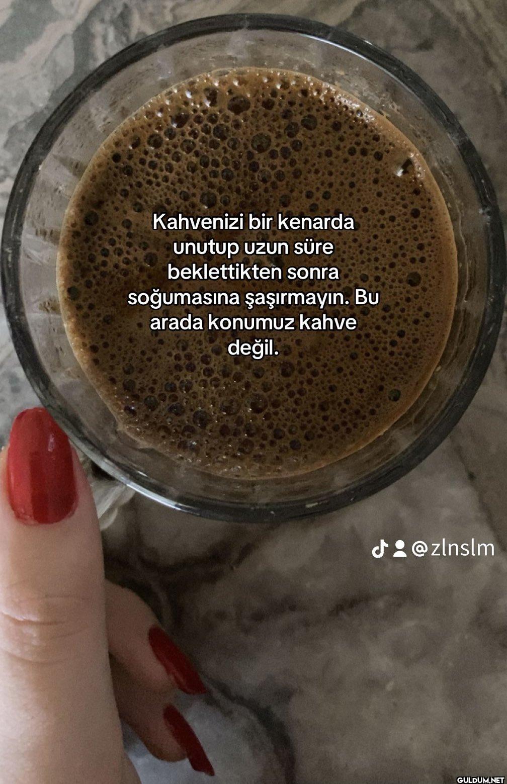 Kahvenizi bir kenarda...