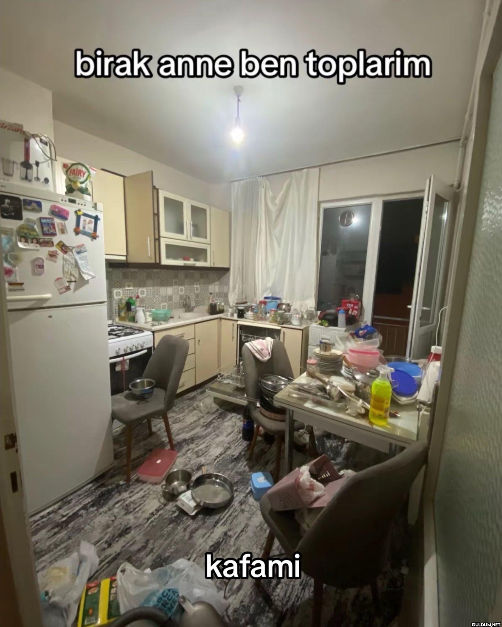 birak anne ben toplarim...