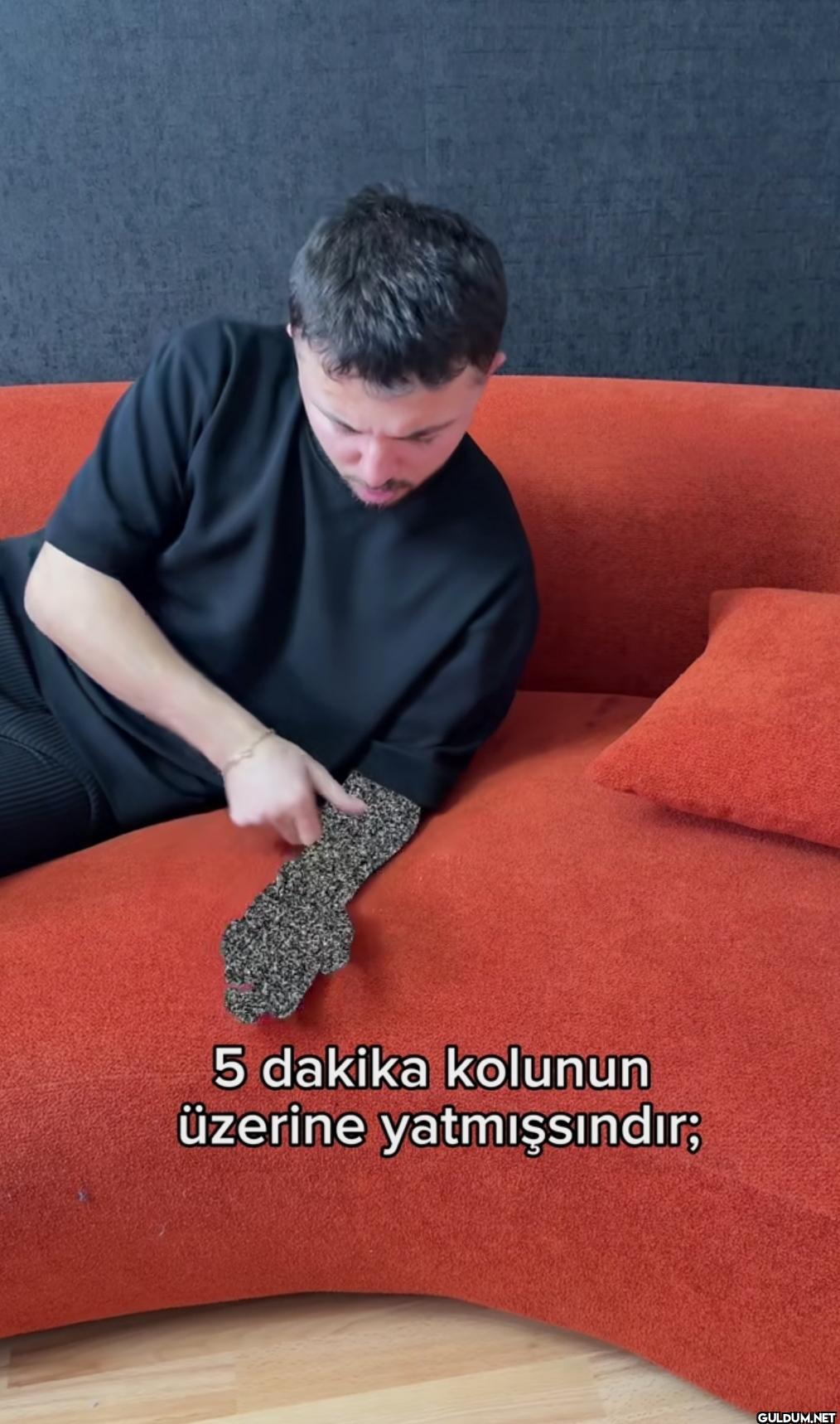 5 dakika kolunun üzerine...