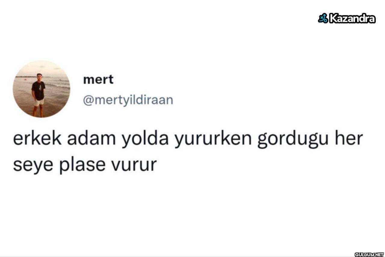 erkek adam yolda yururken...