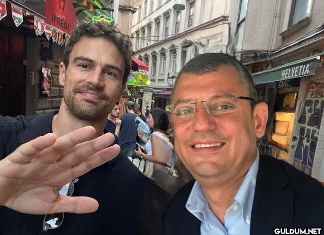 Theo James ve özgür özel...