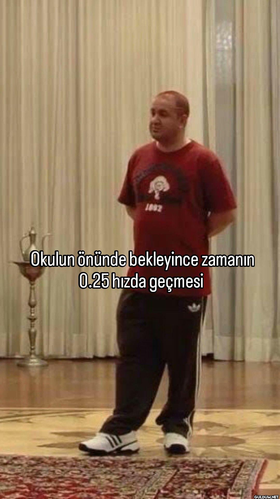 1092 Okulun önünde...