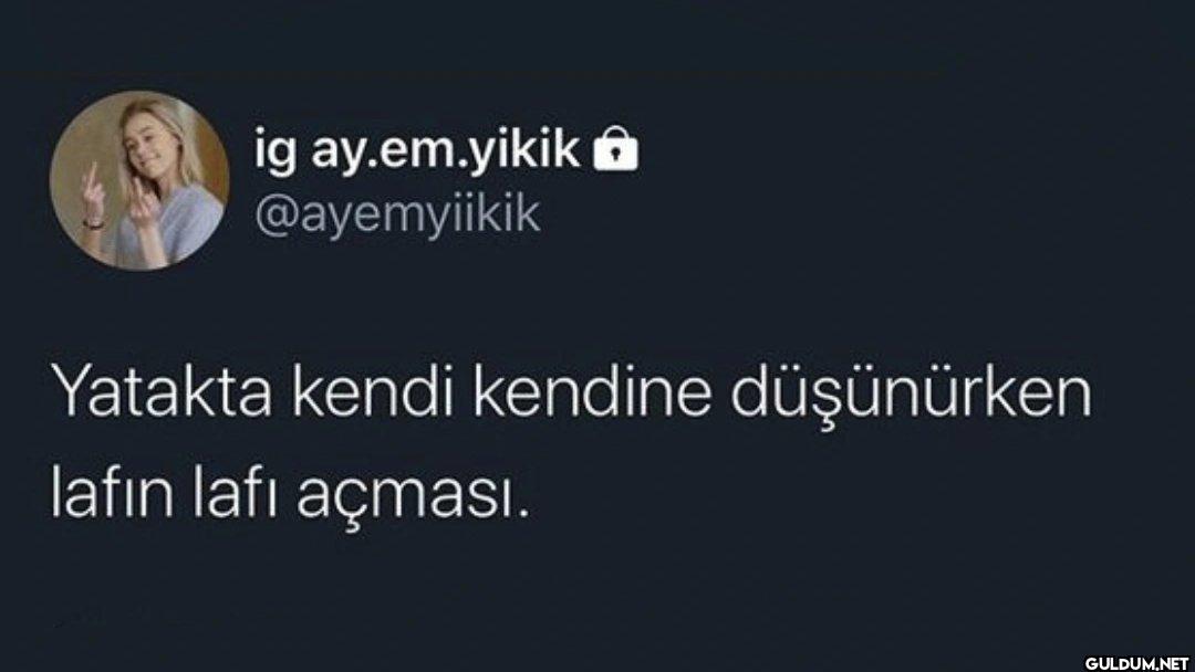 Yatakta kendi kendine...