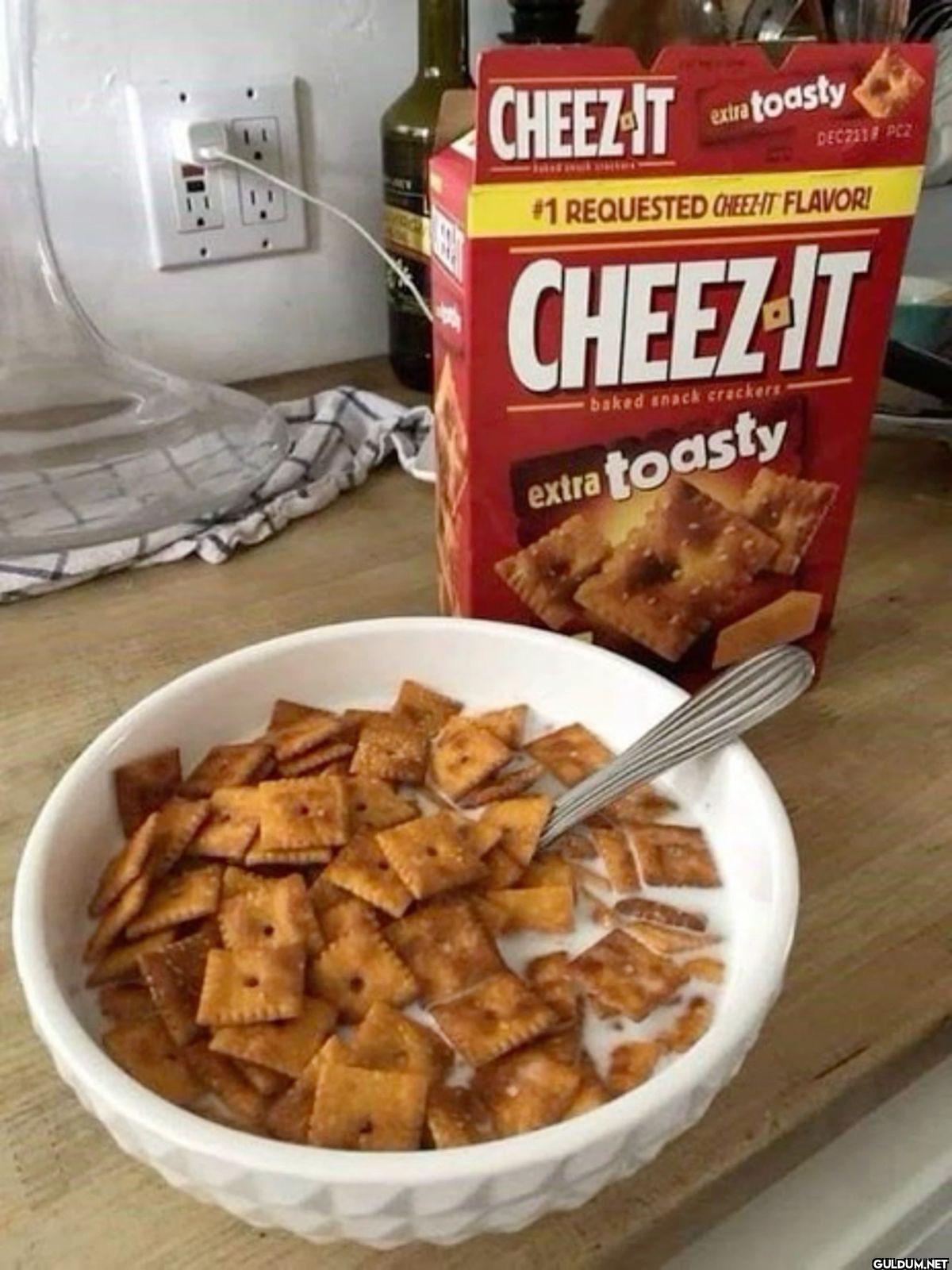 ...    CHEEZ-IT extra...