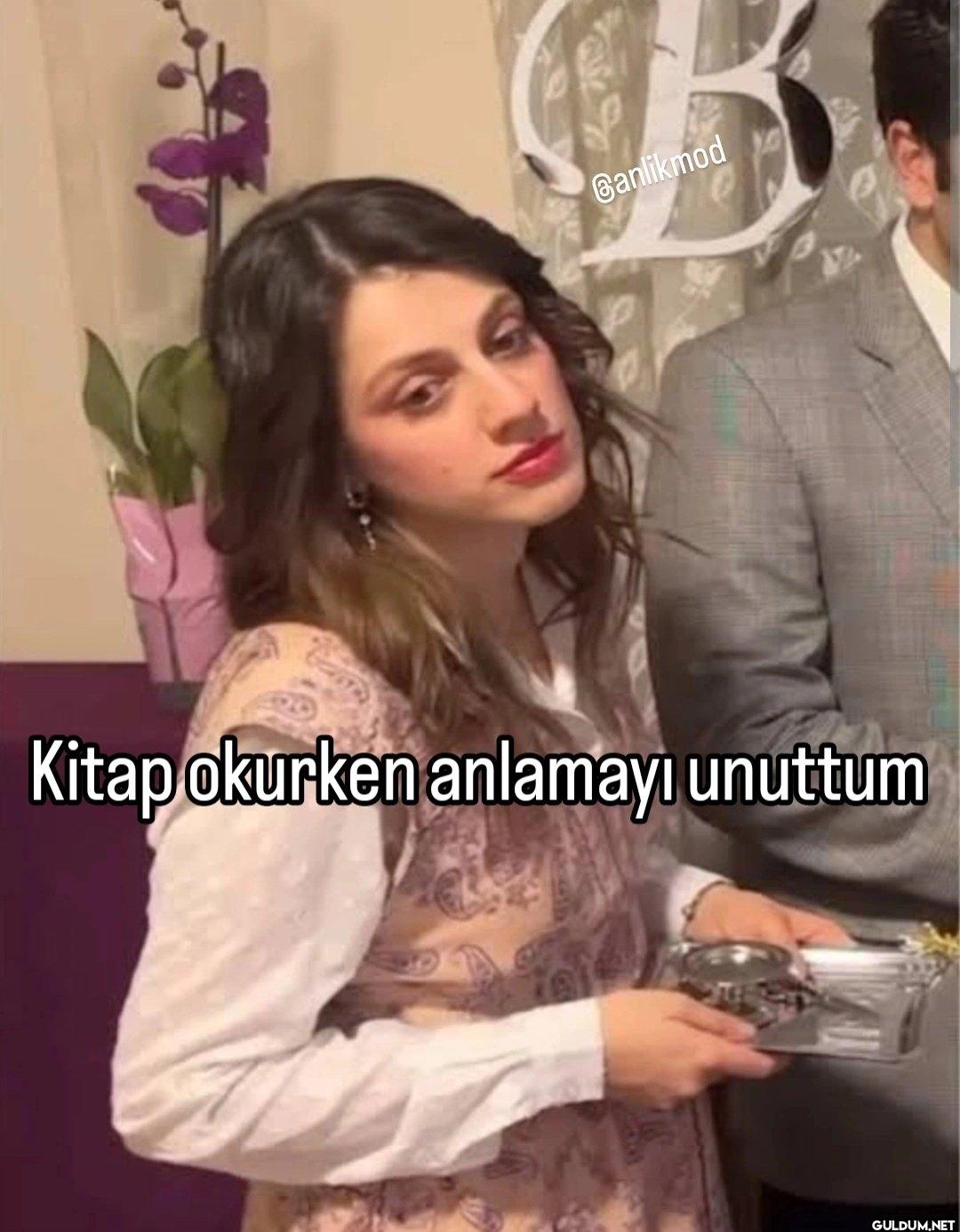 Ganlikmod Kitap okurken...