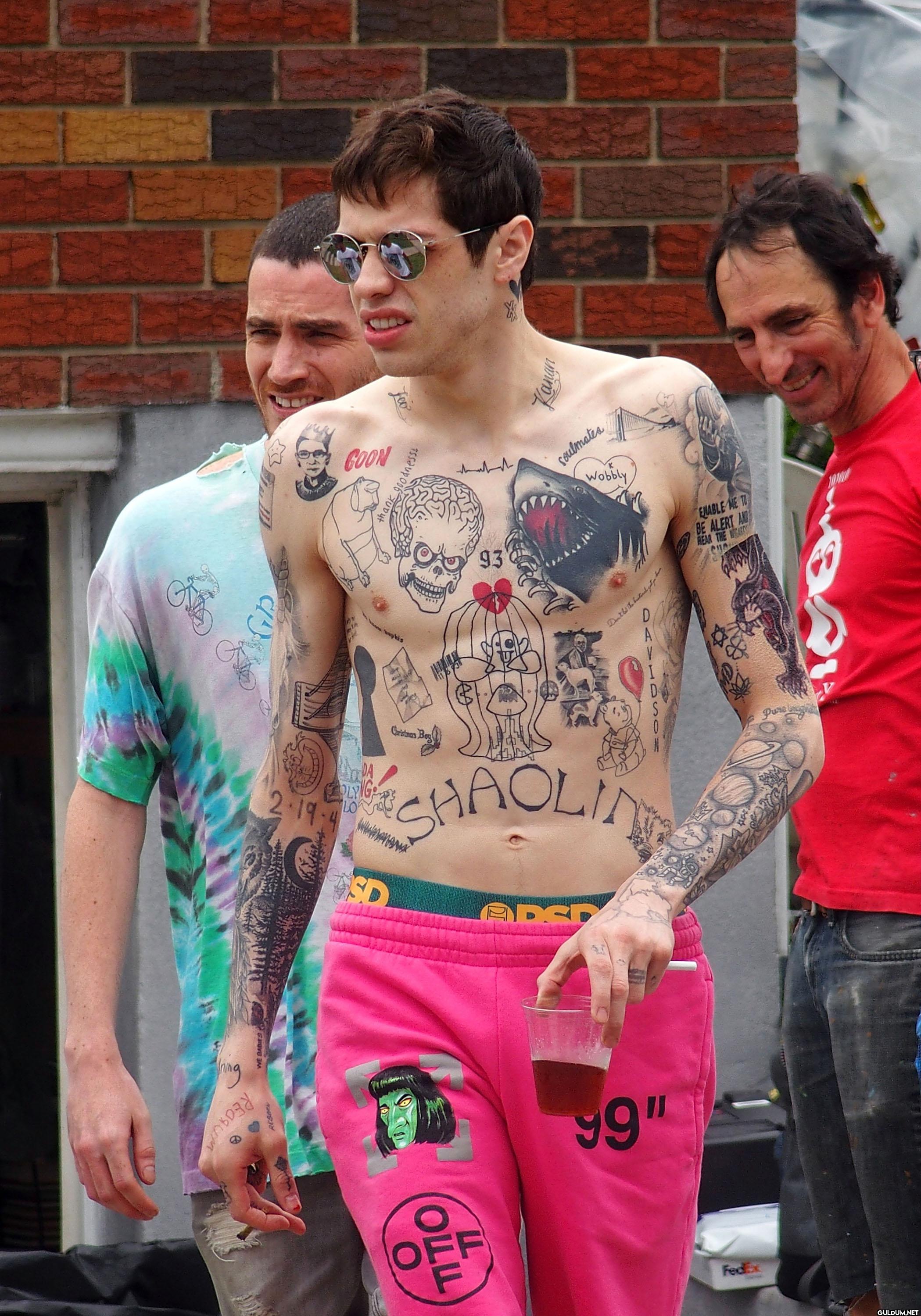 Pete Davidson, dövmelerini...