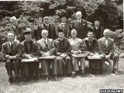 Oppenheimer, 1904’te New...