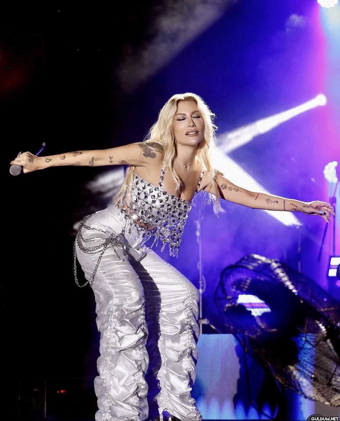 İrem Derici'nin konser...