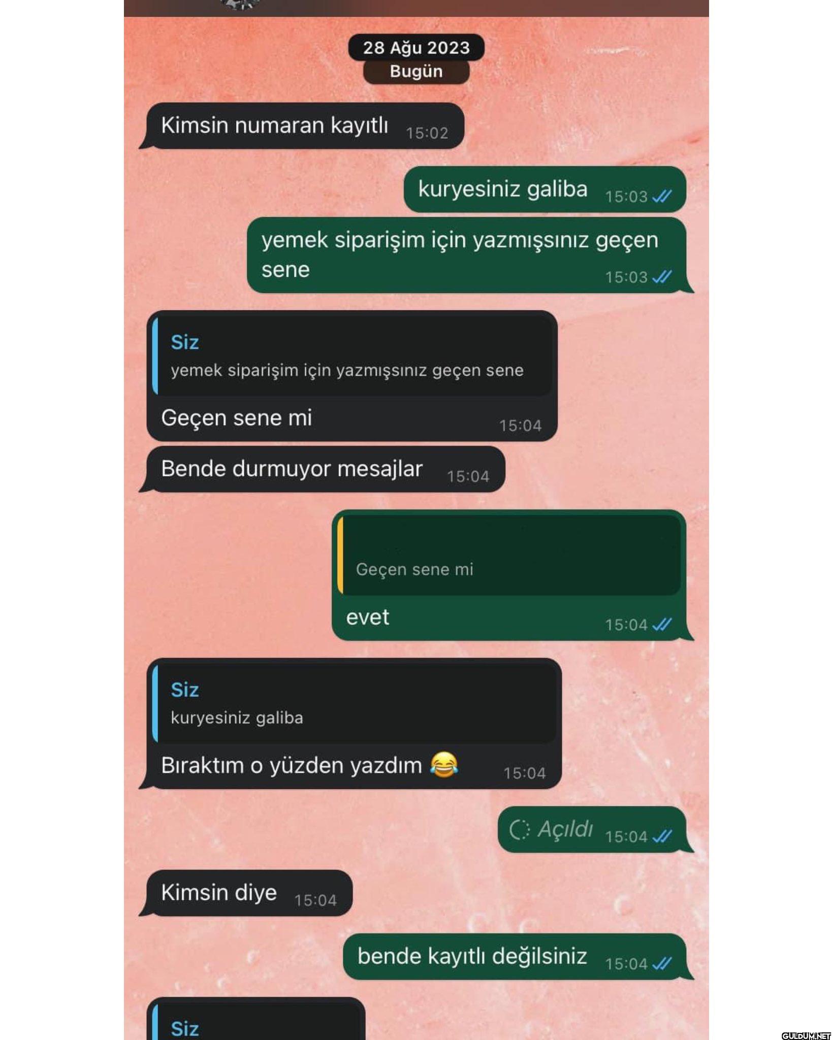 Kuryeye bak herif yazmak...