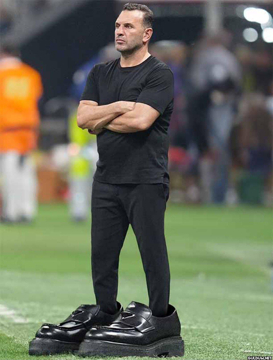 Okan büyülü ayakkabılarını giymeli.