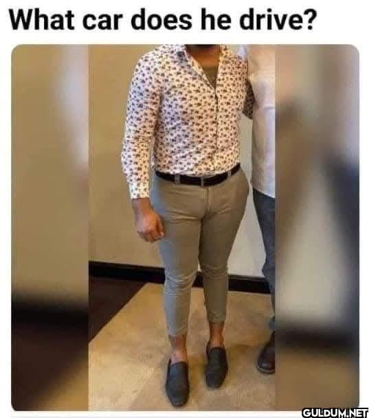 🤔    What car does he drive?