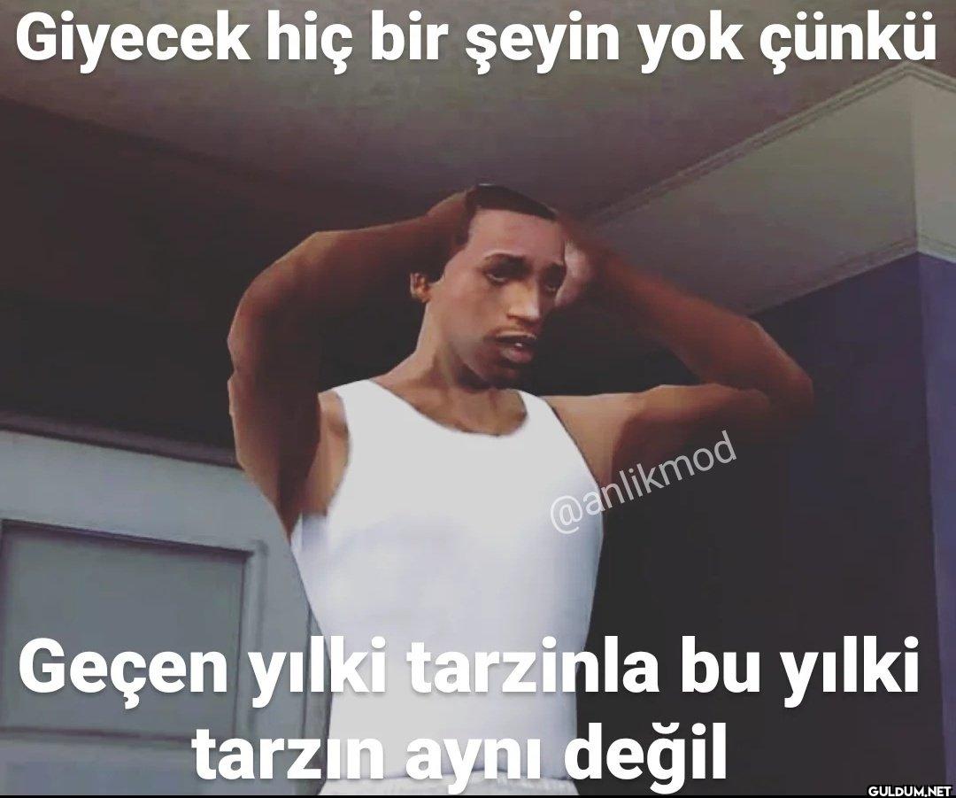 Giyecek hiç bir şeyin yok...