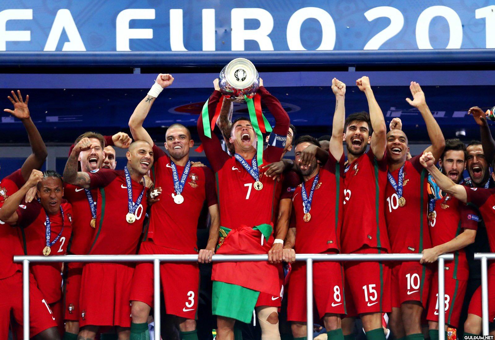 Cristiano Ronaldo'ya bir...