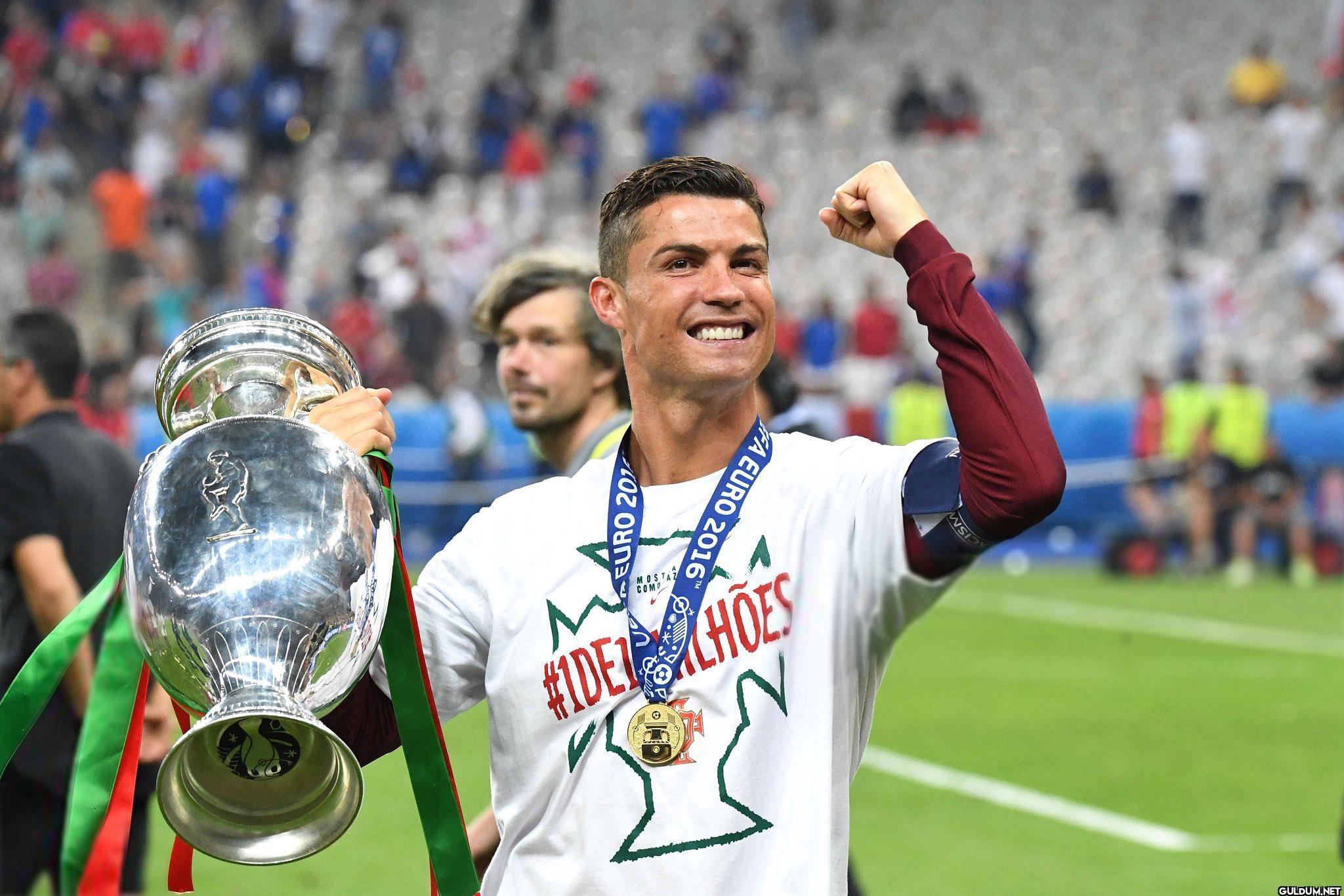 Cristiano Ronaldo'ya bir...