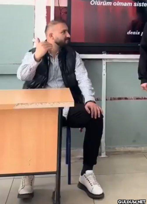 öğrencilere küfürlü şarkı...