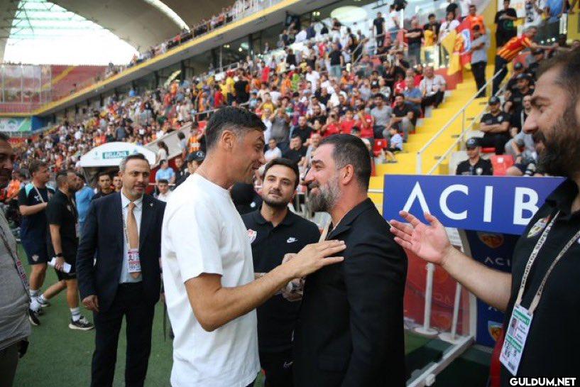 İki eski futbolcu ve yakın...