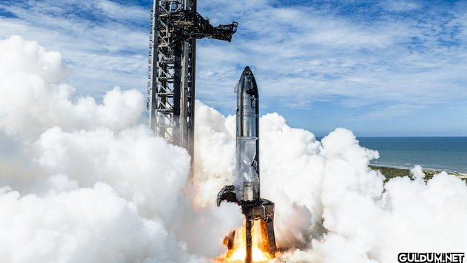 Starship Flight 10 lifts...