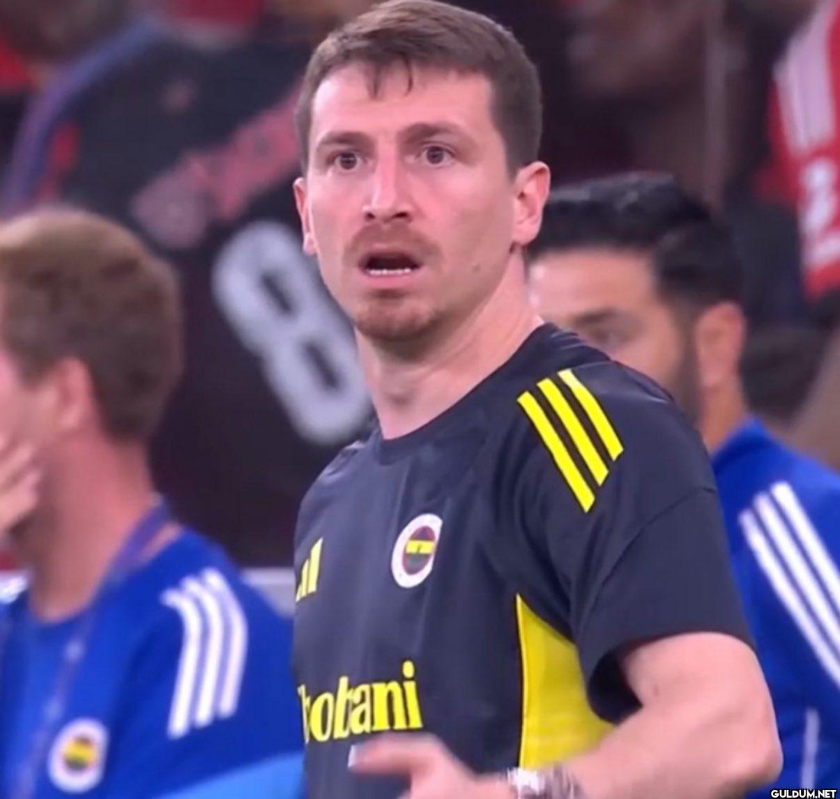 Kerem şunun yanına...