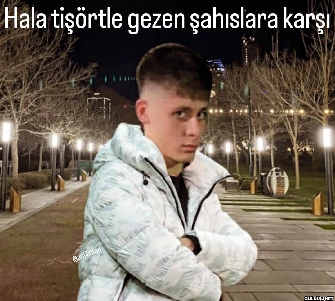 Hala tişörtle gezen...