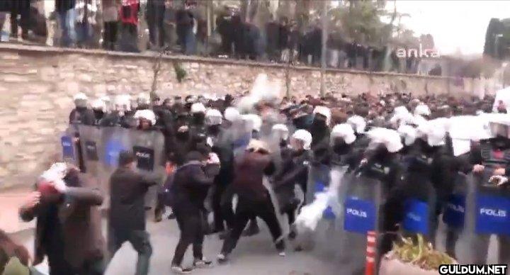 Polisler öğrencilerle...