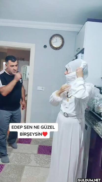 sezlongda bikiniyle uyumak...